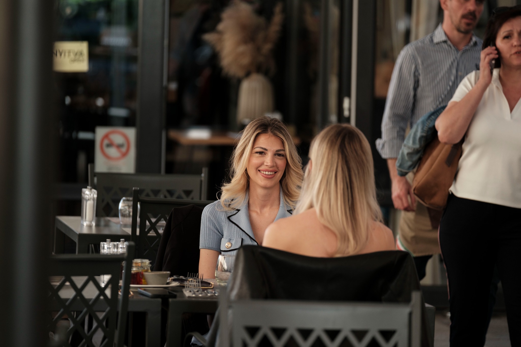 Vendégek az Aperitivo teraszán